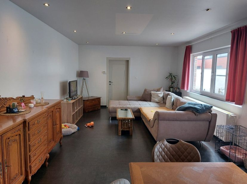 Instapklaar duplexappartement met 3 slaapkamers in het centrum van Herk-de-Stad. Voor meer informatie ga naar: https://www.era.be/nl/te-huur/herk-de-s