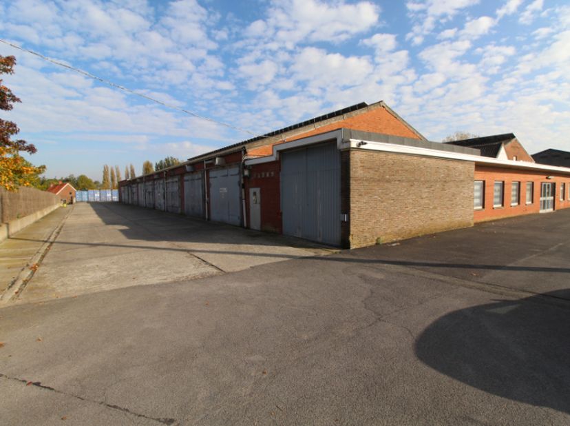 Garage à louer
                    à 8890 Moorslede