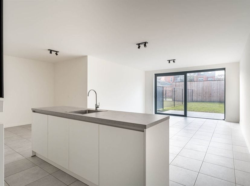 Welkom in Residentie Mosa, een kwalitatieve residentie op een bijzonder gegeerde locatie in Hasselt. Gelegen aan de Maastrichtersteenweg 127 woont u h