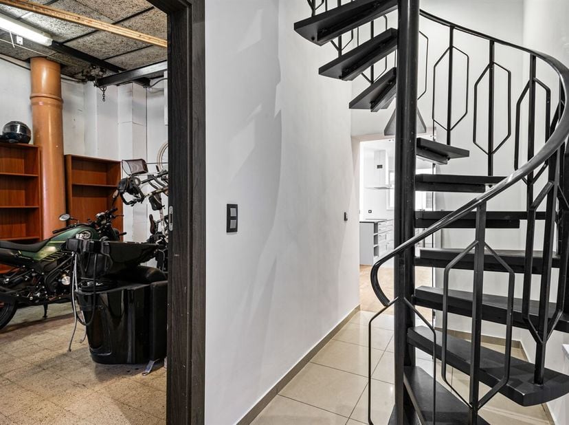 Omschrijving: <br />
Welkom in deze gemoderniseerde rijwoning in Deurne. Dit pand biedt ruim 159 m² woonoppervlak, wat zorgt voor optimale ruimtebenut