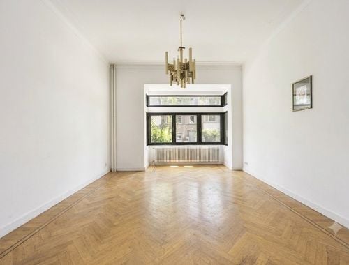                                         Herenhuis te koop in Berchem, € 749.000
