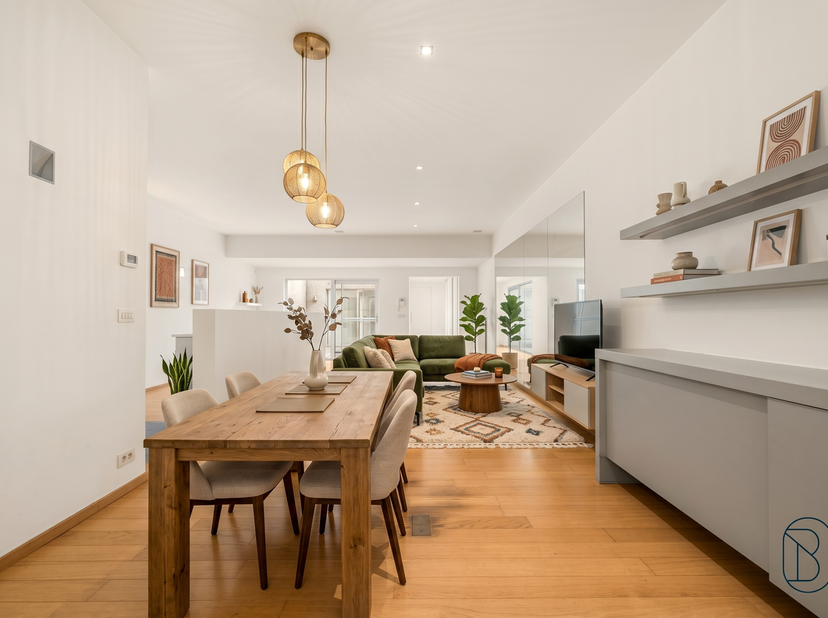 TOPPER in het CENTRUM!! Ruim gelijkvloers appartement met 3 slaapkamers en groot terras in het centrum van Deerlijk. <br />
Goed en centraal gelegen i