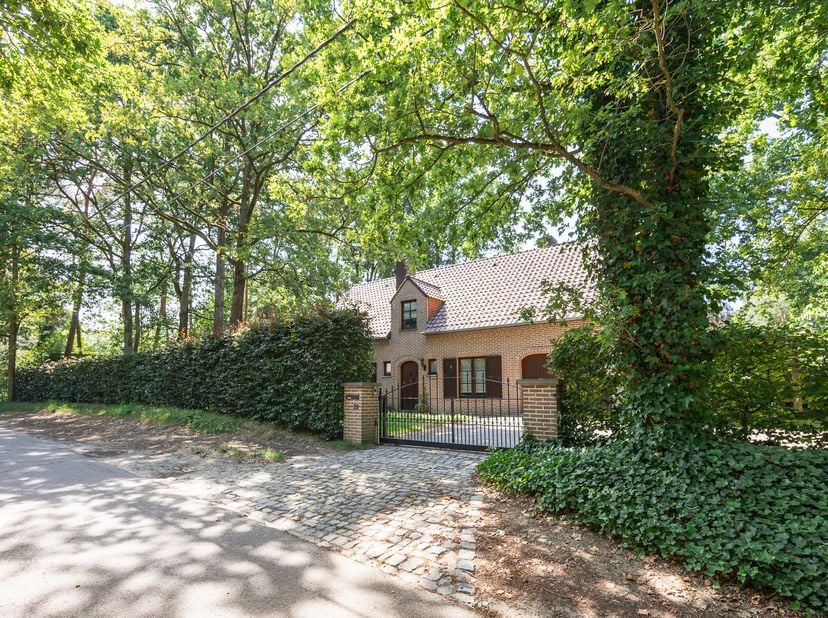 Voor verdere info of een vrijblijvende waardebepaling van uw eigendom: michael@homixx.be of 016 19 93 44.<br />
Met veel genoegen stellen wij deze cha