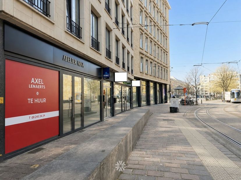 GHENT - Vogelmarkt : Vous êtes à la recherche d'un rez-de-chaussée commercial à louer au coeur de Gand ? Ce bien est peut-être fait pour vous.<br />
L