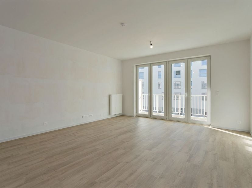 PRACHTIG APPARTEMENT MET 2 SLKS, TERRAS + PARKING <br />
<br />
In het centrum van La Louvière treffen wij dit prachtig appartement aan. In de direc