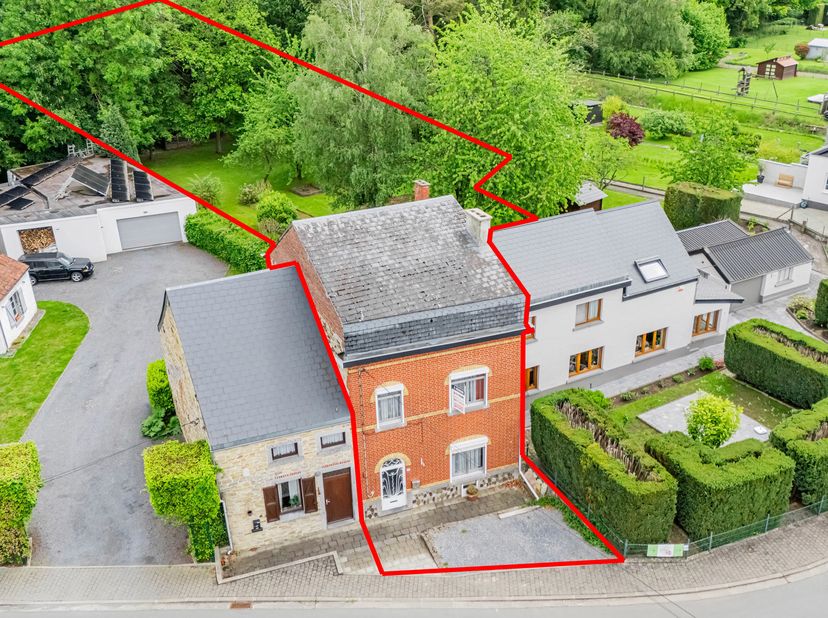 Easy Home a le plaisir de vous présenter cette charmante maison à rénover, d’une superficie habitable de 183 m², construite en 1930 sur un terrain de