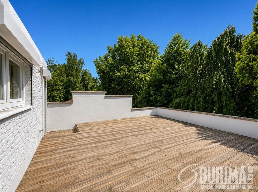 Duplex deux chambres, bureau et terrasse dans le centre de Lembeek (Halle)<br />
Libre d'occupation, Offres à partir de 1 495 euros, loyer souhaité 1