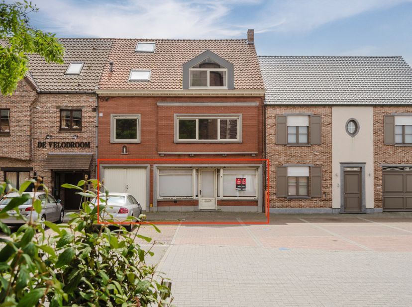 Bedrijfsvastgoed te koop in Kerkplein 4,
                    8880 Sint-Eloois-Winkel