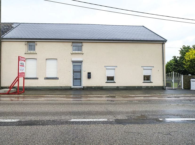 Deze woningen zijn gelegen op minder dan 10 minuten van het centrum van Sint-Truiden en op slechts 10 minuten van de dichtstbijzijnde oprit van de E40