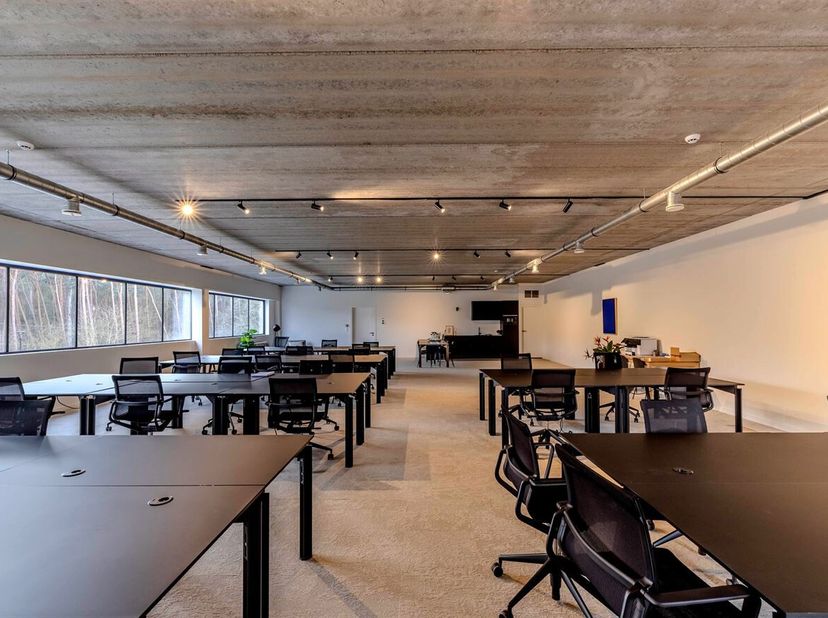 Ingericht kantoor/praktijkruimte van 235m²<br />
Langs de Poederleesteenweg te Lichtaart bevindt zich het opgeleverde nieuwbouwproject Bedrijvenpark B