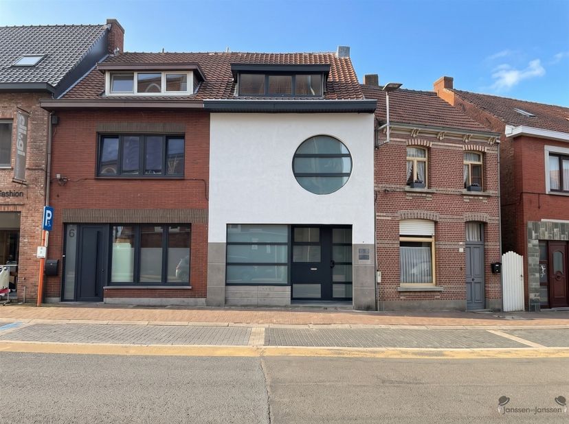 Huis te koop in Biest 8,
                    2960 Brecht