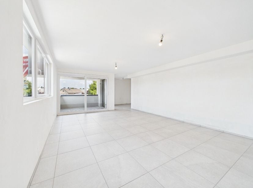 ERA B-LUX vous présente ce magnifique appartement neuf de 105 m², offrant des prestations modernes et un confort de vie optimal, à quelques minutes se