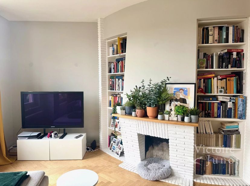 Présenté par Maia Zinchenko: maia.zinchenko@victoire.be<br />
Victoire Junot vous propose dans le quartier du Fort Jaco, ce bel appartement d'une supe