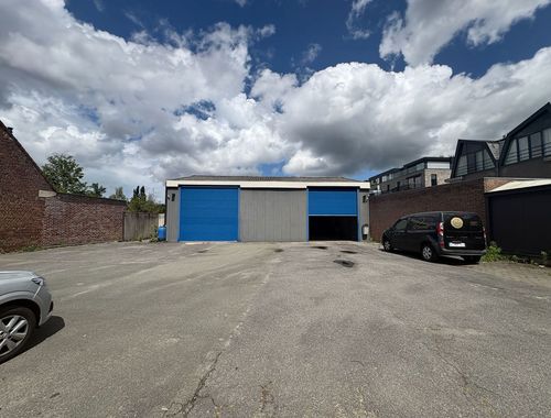                                         Magazijn met bureel te huur in Merelbeke, € 2.000
