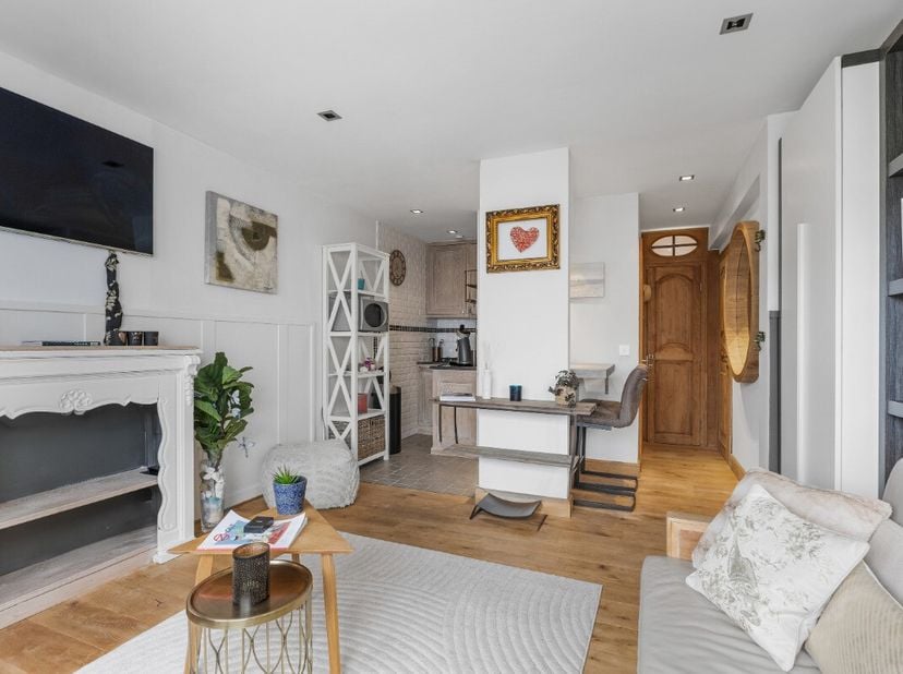 [[ DIT PAND NEEMT DEEL AAN DE ERA OPEN HUIZEN DAG OP 19/9 VAN 16:00 TOT 17:00 ]] Knokke: Instapklare studio te koop gelegen in de Zoutelaan in Knokke.