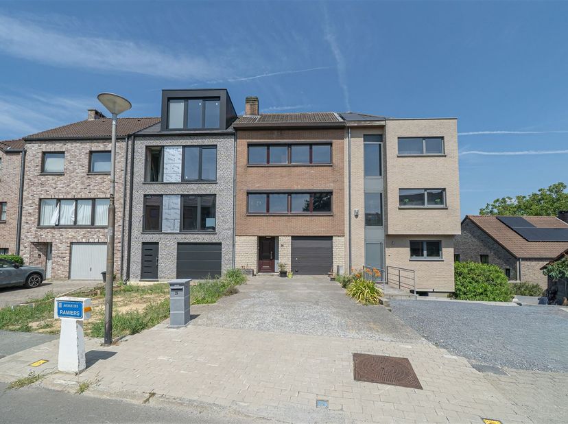 Quartier du Sadin, situation idéale à proximité immédiate du Parc du Paradis, au cœur d'une avenue calme et familiale tout en étant à proximité pédest