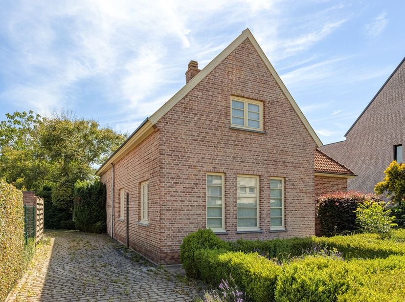 Op zoek naar een gezellige woning op een toplocatie? <br />
<br />
Deze charmante en instapklare woning is gelegen in het centrum van Grobbendonk, op