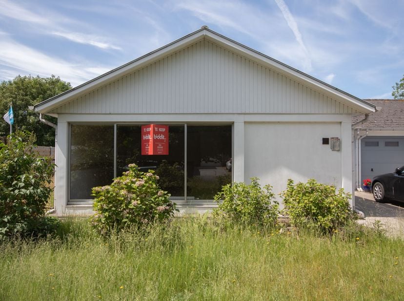 RENOVATIEWONING KNOKKE-HEIST - <br />
<br />
Woning te Knokke-Heist (Heist), in een rustige omgeving. <br />
Deze eigendom vormt een volledig renovati
