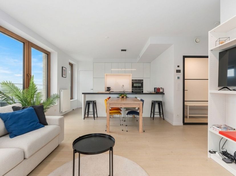 À vendre : appartement fermé élégant à Ostende, situé rue Troon, à quelques pas de la mer et des dunes. Cet appartement récent (construction 2022) fai