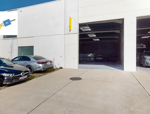                                         Entrepôt à louer à Harelbeke, € 1.550

