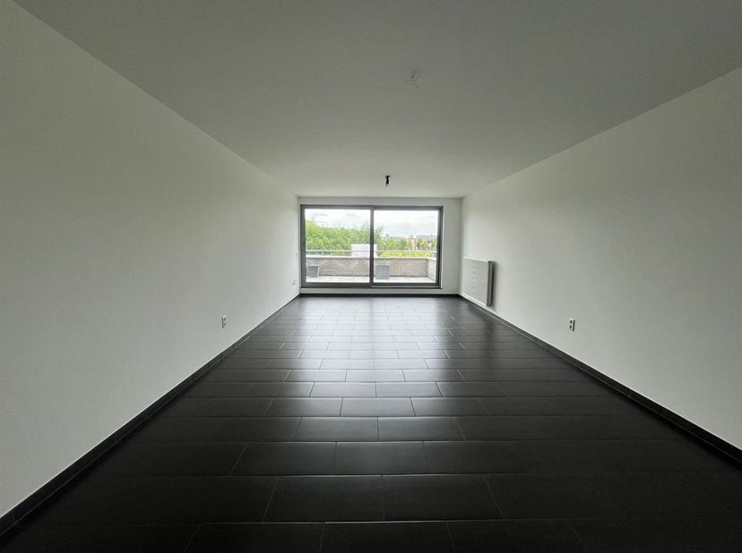 Appartement agréable avec 2 chambres, une grande terrasse et un garage<br />
Situation : Un emplacement calme et central où vous profiterez de la prox