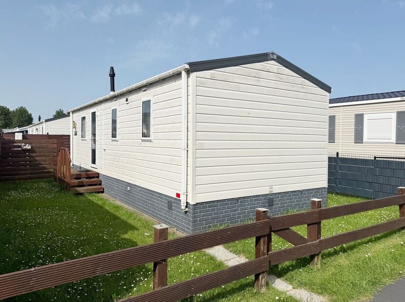 Recente stacaravan met eigen grond! Mooi, ruim en rustig gelegen perceel in het vakantiedomein Polderpark - rustig domein op 800m van de zee en het st