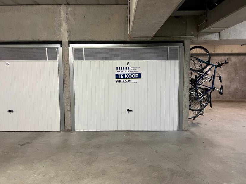 Afgesloten garagebox te koop op de -1 van residentie Harbour View te Nieuwpoort vlakbij de jachthaven.<br />
De garage beschikt over volgende afmeting