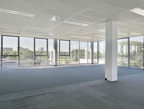                                         Bedrijfsgebouw te huur in Berchem, € 26.354,17
