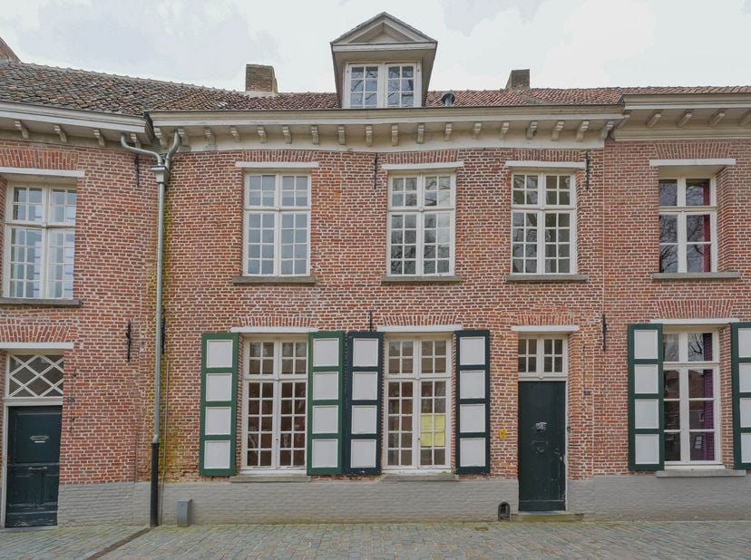 VERKOOP VIA BIEDING ONDER GESLOTEN OMSLAG<br />
<br />
OCMW van Turnhout zal verkopen uit de hand volgens de procedure van BIEDING ONDER GESLOTEN OMSL