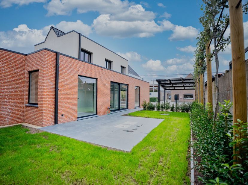 Huis te koop in Revinzestraat 77,
                    8820 Torhout