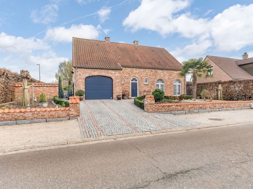 Instapklare charmante woning met 3 slaapkamers!<br />
<br />
In een rustige en kindvriendelijke straat, op korte afstand van het centrum van Alken,