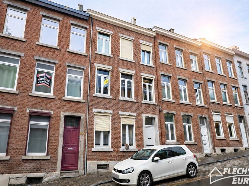 VERVIERS, situé dans les vieux quartiers de notre belle ville, cet immeuble de rapport est une occasion unique pour un investissement. Celui-ci se com