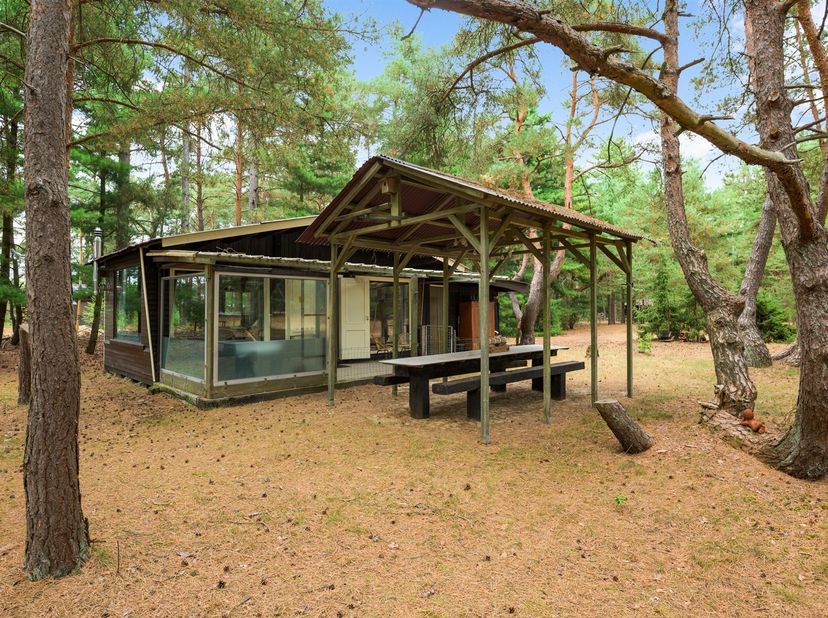 Chalet sur un vaste terrain de 4 269 m² à Balen<br />
Situation :<br />
Ce chalet bénéficie d'un emplacement paisible sur la Spechtweg à Balen, au cœ