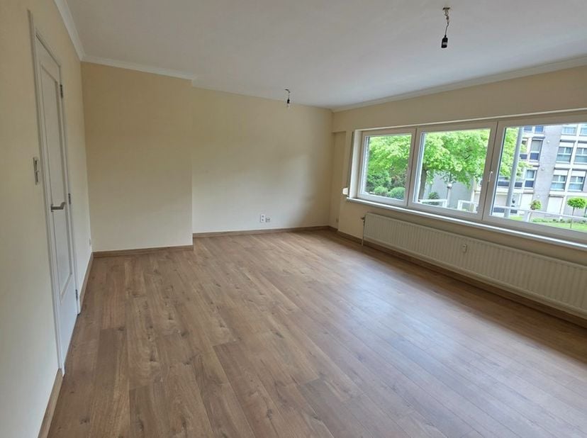 Ruim 3-slaapkamer appartement te huur in Maaseik<br />
<br />
Dit ruim en gezellig appartement, gelegen aan de Van Eycklaan 122 bus 3 te Maaseik, bevi