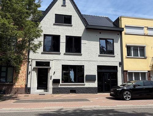                                         Kantoorruimte te huur in Maaseik, € 950
