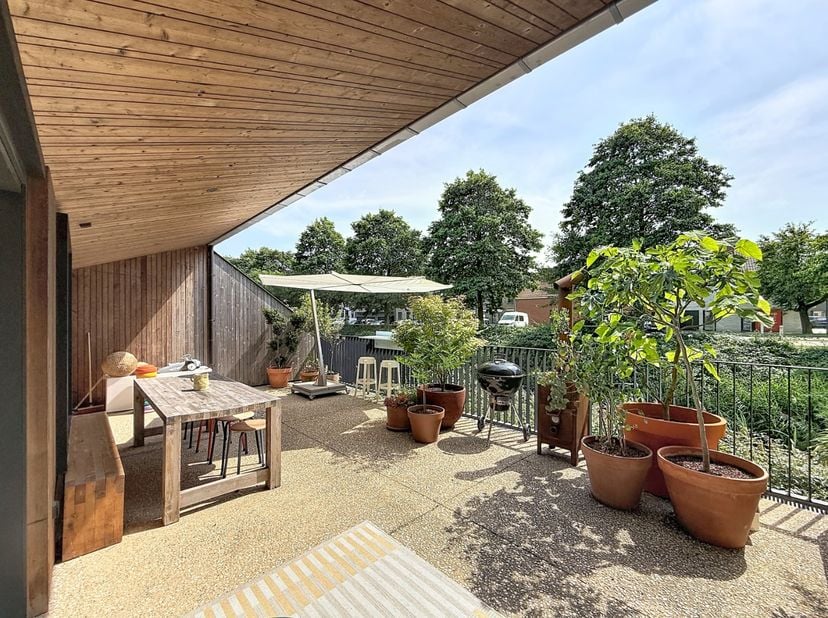 Deze energiezuinige BEN-woning is uitzonderlijk rustig gelegen langs de Oude Veurnevaart in Nieuwpoort-Stad. Hier geniet u van een rustige woonomgevin