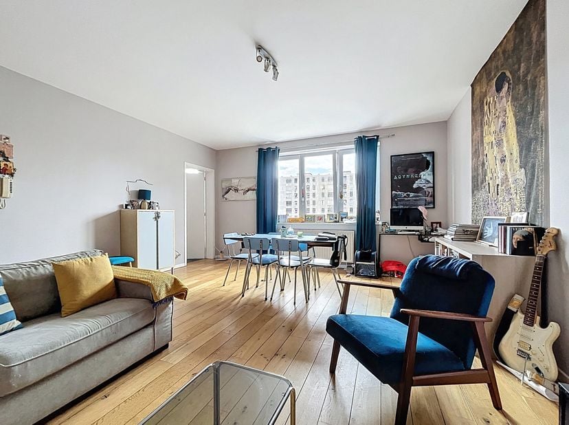 DANSAERT- Au 1er étage d'une petite copropriété sans ascenseur, Bel appartement de 71 m² composé d'un espace de séjour, cuisine séparée équipée, une g