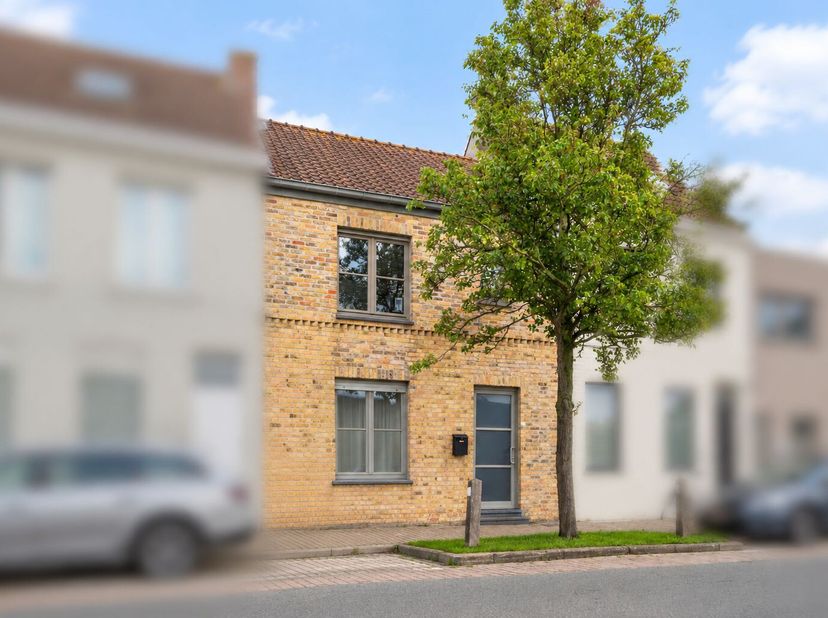 Huis te koop in Ieperse steenweg 76,
                    8630 Veurne