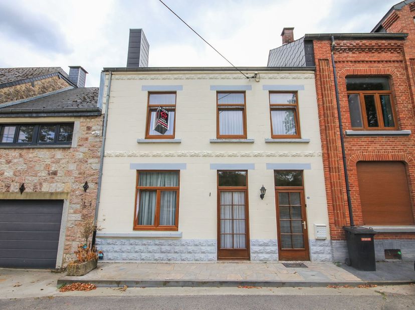 Spacieuse maison 3 chambres située à Merlemont. <br />
<br />
Celle-ci se compose de la manière suivante : <br />
Au rez-de-chaussée : hall d’entré