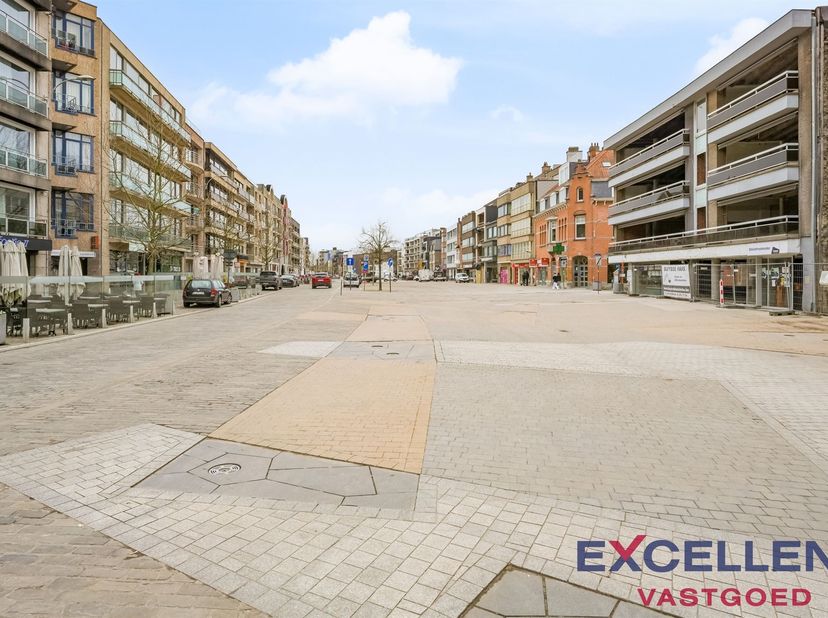 Deze ondergrondse autostaanplaats bevindt zich in een kleine residentie pal in het centrum van Deinze, op de Markt. en toplocatie waar parkeerplaatsen