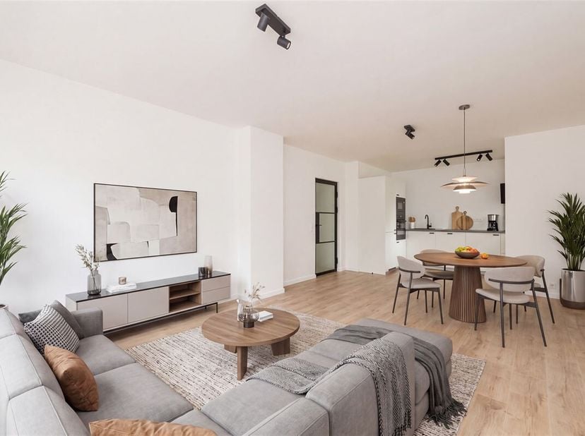 Het appartement is gelegen in een centrale en goed bereikbare omgeving net buiten de ring van Mechelen, op wandelafstand van het stadscentrum. In de d