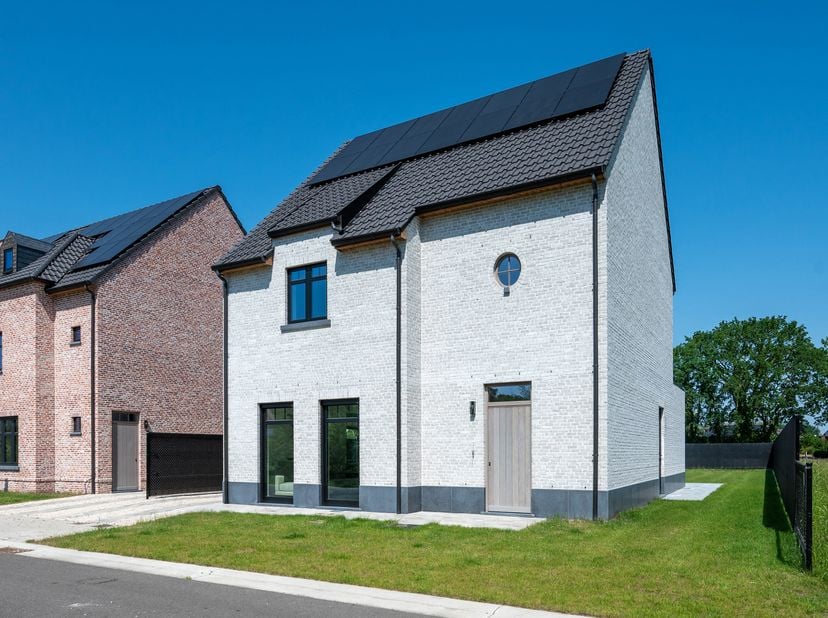 Deze landelijk moderne A+ villa is gelegen op een toplocatie aan de felbegeerde rand van Mol met een uitstekende verbinding naar het centrum. <br />
<
