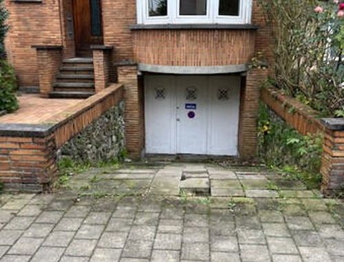                                         Garage à louer à Laeken, € 150
