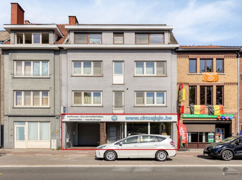 Commercieel vastgoed met winkel, burelen, magazijn én appartement – Kempische Steenweg 226, 3500 Hasselt<br />
<br />
Bent u op zoek naar een commer