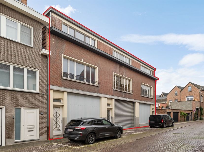 Vastgoedproject in de Molenstraat te Lier<br />
Gelegen in een rustige buurt nabij de Berlarij en op wandelafstand van het bruisende centrum van Lier,