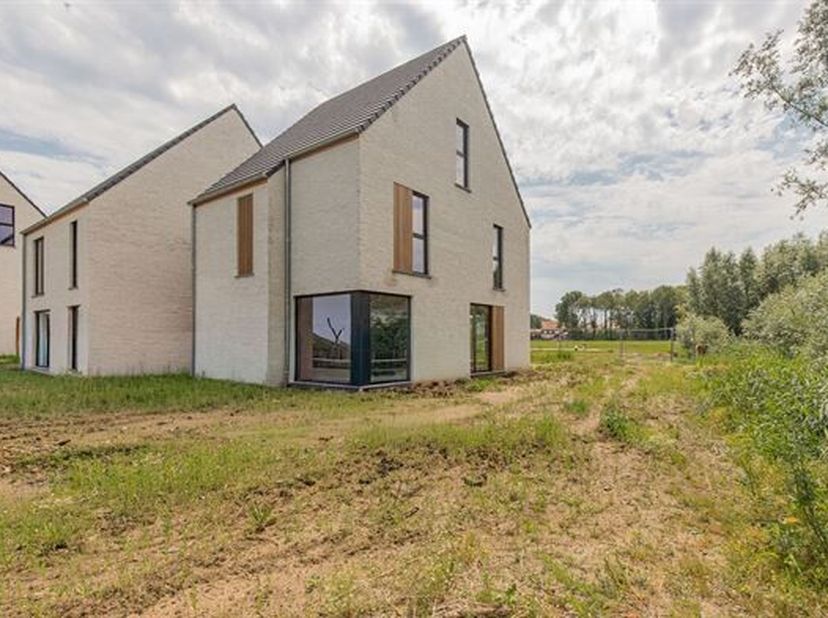 Jouw nieuwe thuis in Hof ter Heiken<br />
Deze woning maakt deel uit van Hof ter Heiken, een kleinschalig en duurzaam woonproject waar energiezuinig w