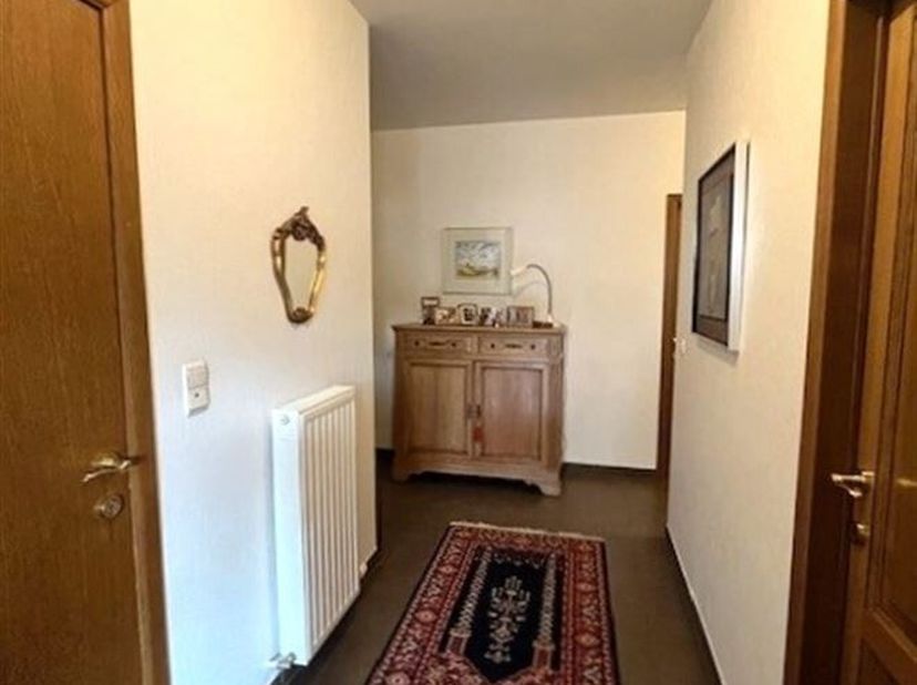 Bel appartement au 2ème étage avec 2 chambres<br />
Cet appartement est très bien situé pour ceux qui aiment avoir tout à portée de main.<br />
Il est
