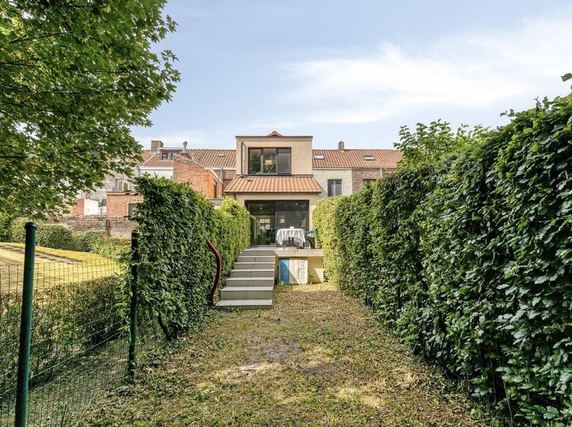 Huis te koop in Peterseliestraat 16,
                    8000 Brugge