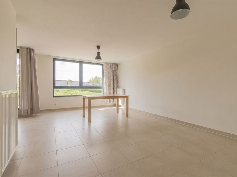 Ontdek dit instapklare appartement op de eerste verdieping van een verzorgde residentie in Haren. Dankzij de strategische ligging nabij de NAVO, Bruss
