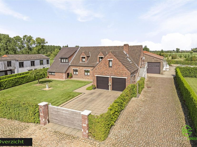 + Als u op onze eigen website (www.empresaconsult.be) naar deze woning doorklikt, vindt u de volledige info! +<br />
<br />
Op een steenworp van het
